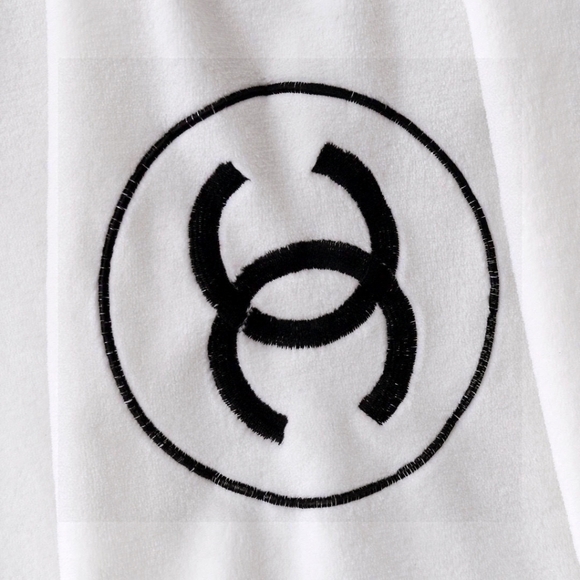 CHANEL multifunctional blanket scarf - Picture 4 of 9